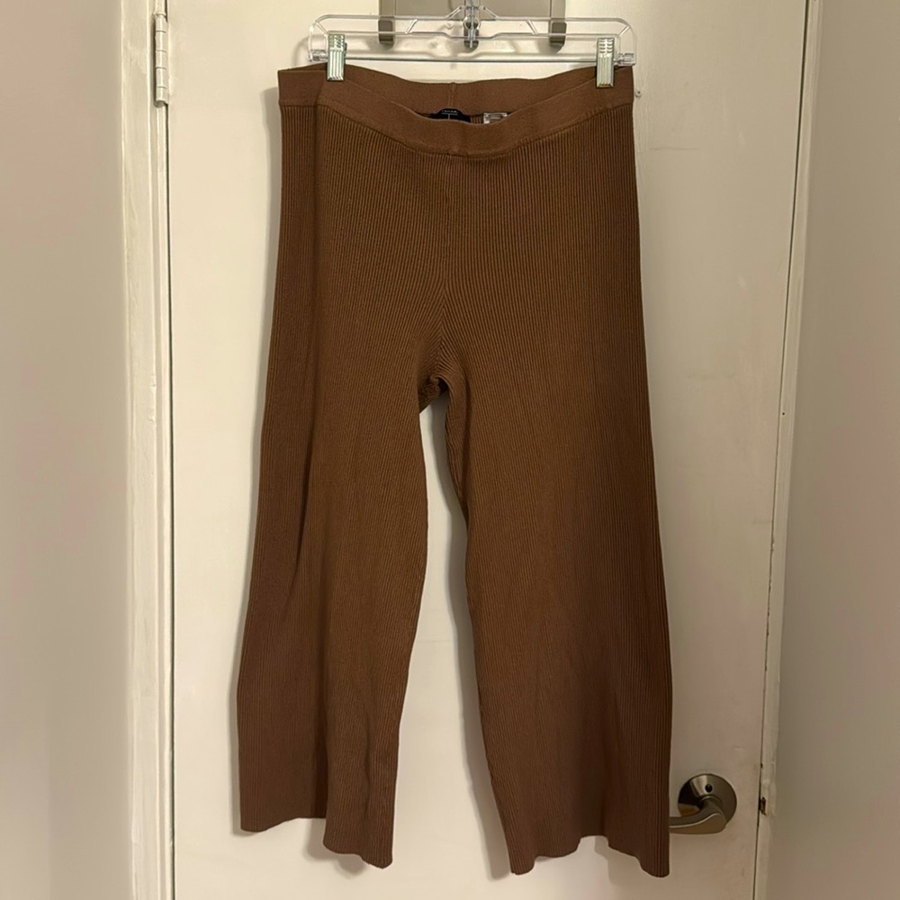 TAHARI Brown Stretchy Capris pants